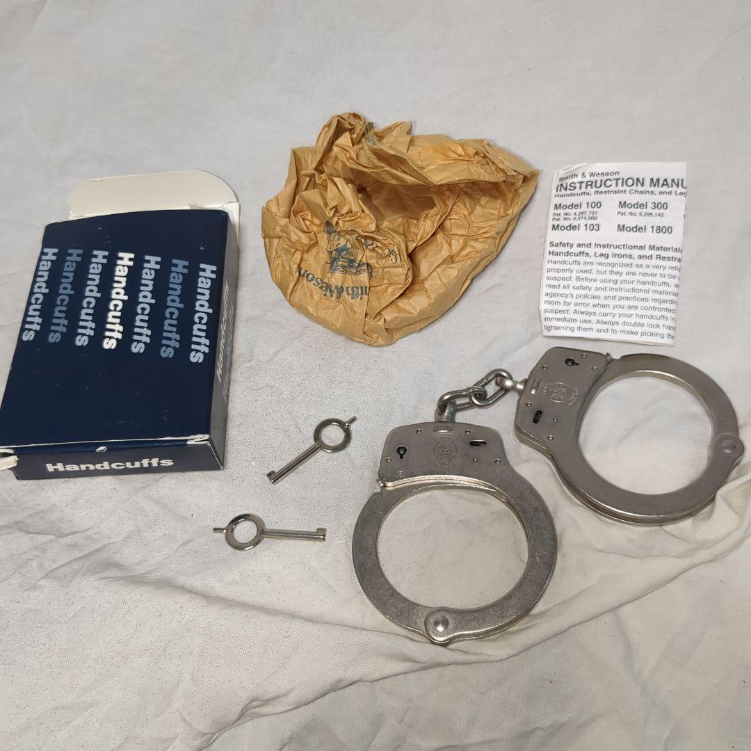 米国製実物　手錠　ハンドカフ　 Smith＆Wesson M100　S&W