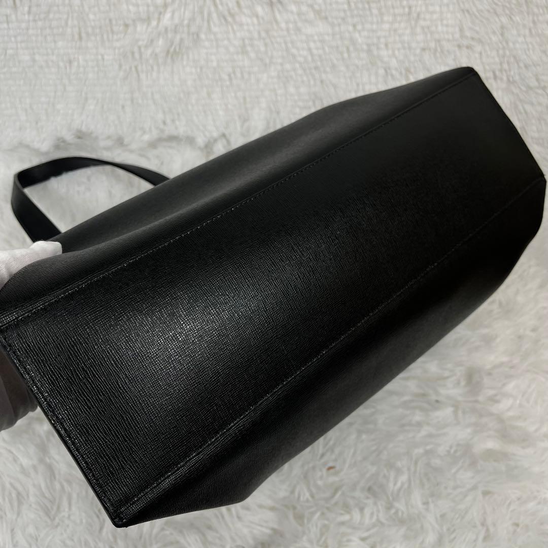 GIORGIO ARMANI レザー　トートバッグ　ブラック　A4収納