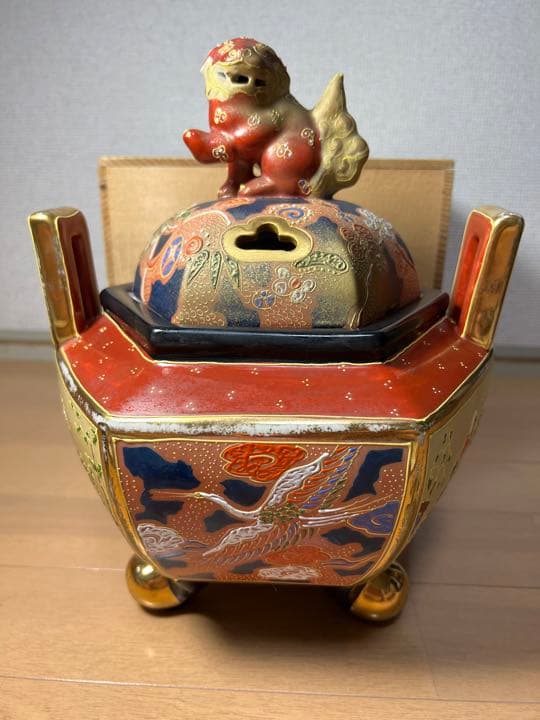568 九谷焼　時代物　香炉　獅子　鶴　花紋　古美術品　金彩