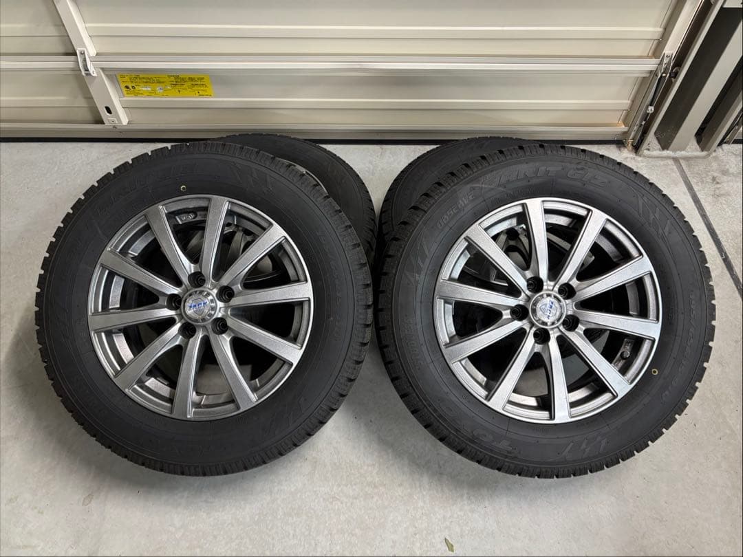 Black スタッドレスタイヤ 195/65R15 5スポークシルバー