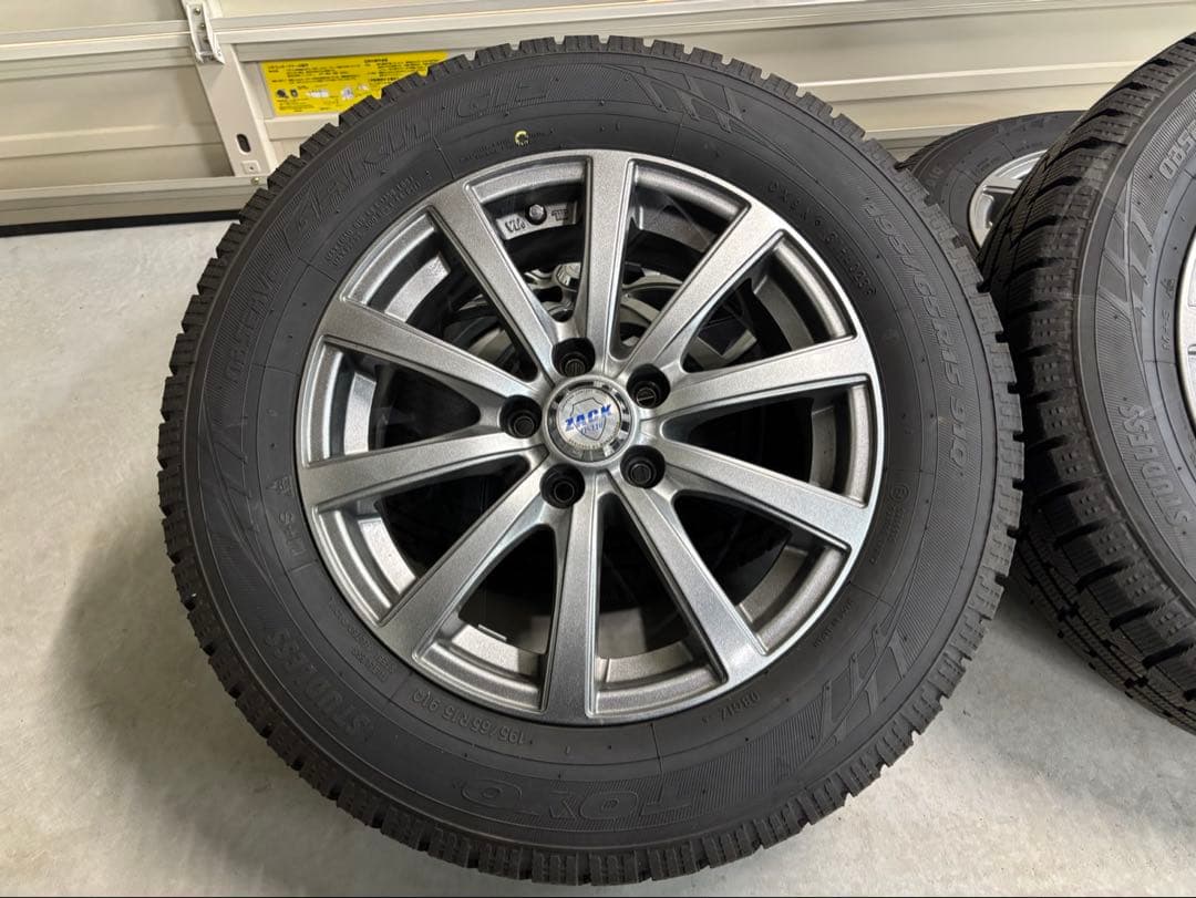 Black スタッドレスタイヤ 195/65R15 5スポークシルバー