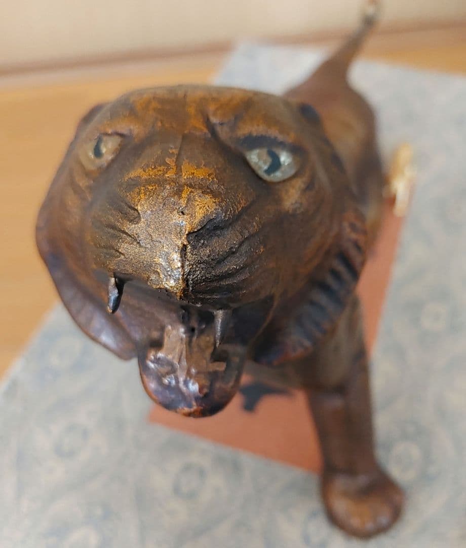 ブロンズ像 　虎　金属工芸　 置物　 オブジェ　　 アンティーク　 干支