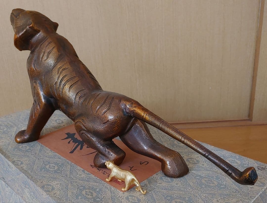 ブロンズ像 　虎　金属工芸　 置物　 オブジェ　　 アンティーク　 干支