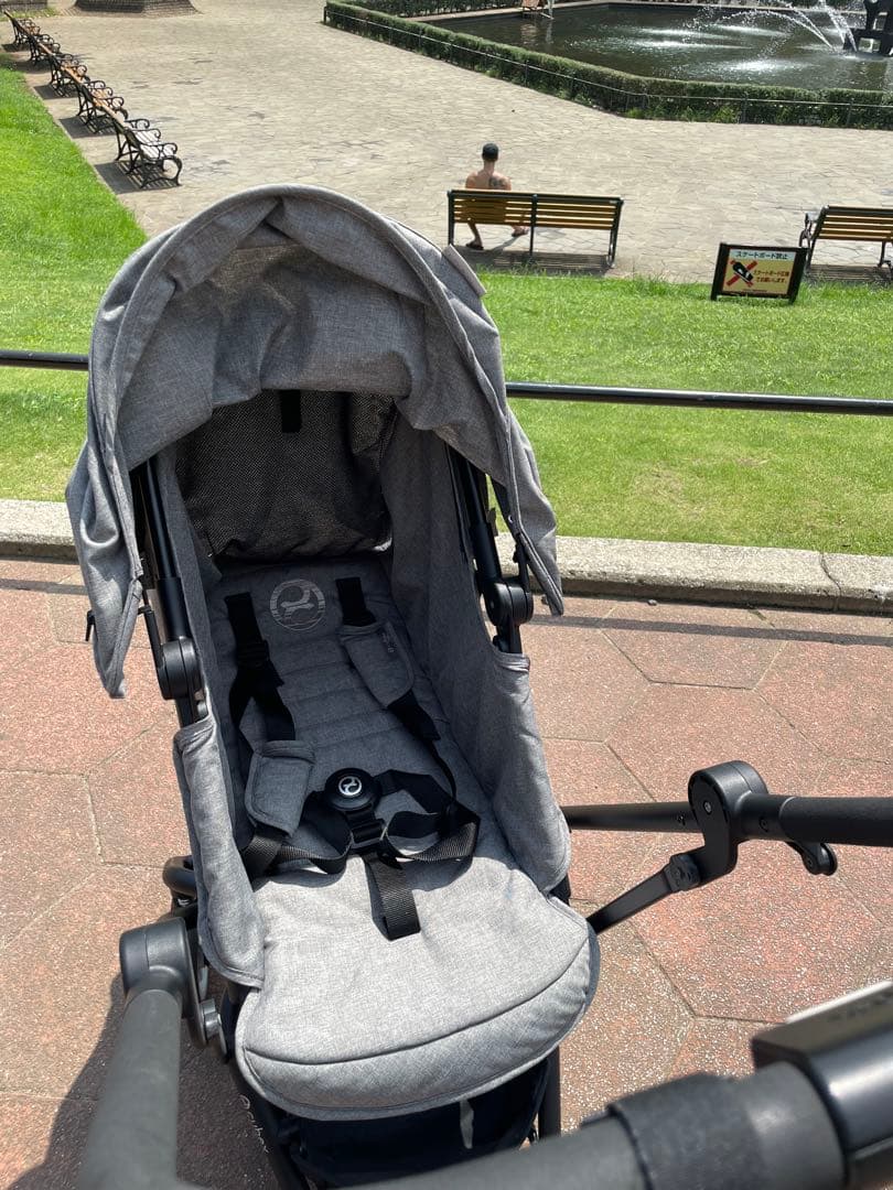 【みかこん】お値下げ中！Cybex EEZY S ツイスト 360度両面式