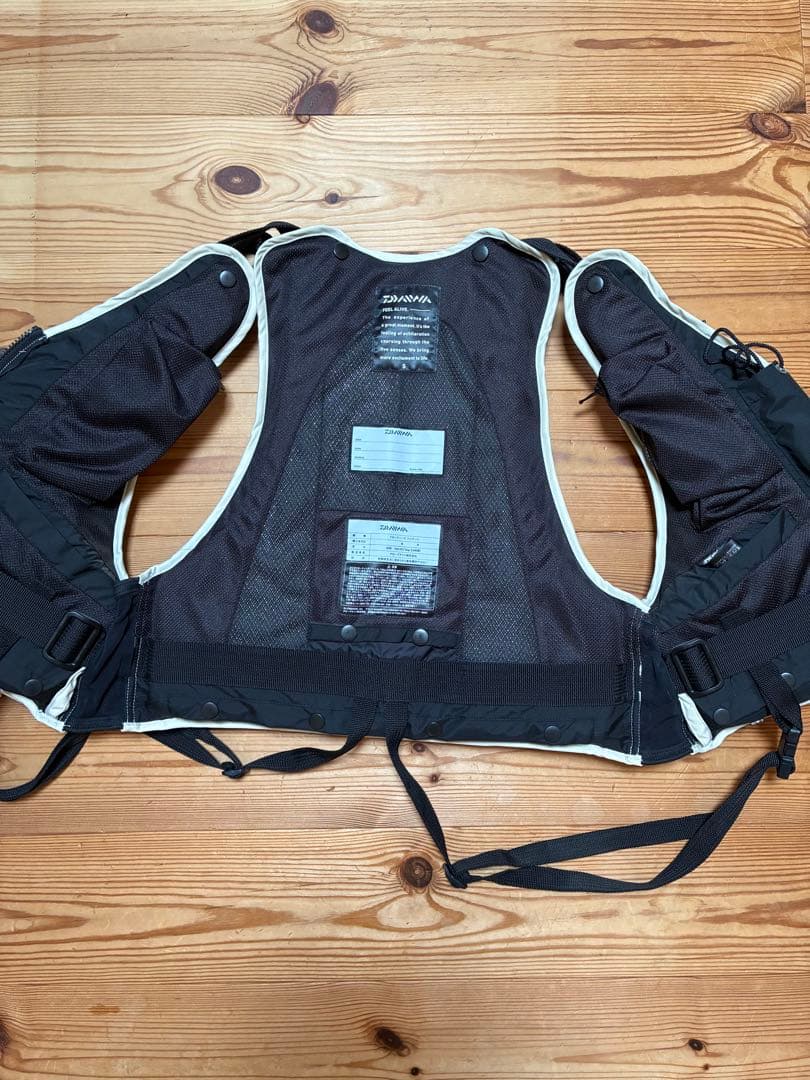 Daiwa ライフジャケット フィッシングベスト サイズS ホワイト