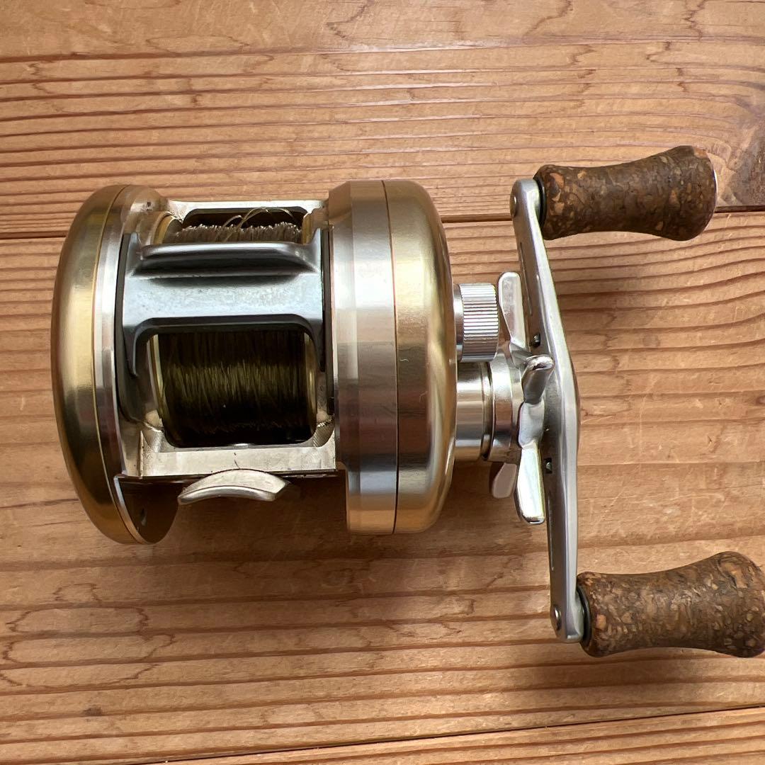 【釣り具・リール】ダイワ ミリオネアCV-Z205