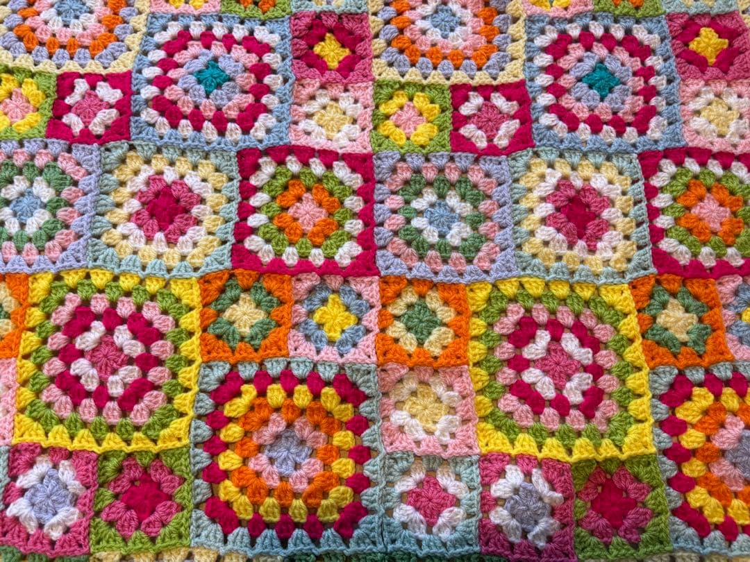 お値下げ✳︎ハンドメイド✳︎グラニースクエア✳︎ブランケット✳︎マルチカバー✳︎大判