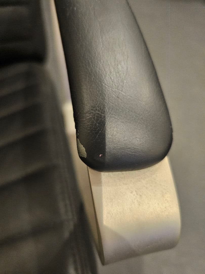 セット売り　 BoConceptリクライニングチェアとオットマン