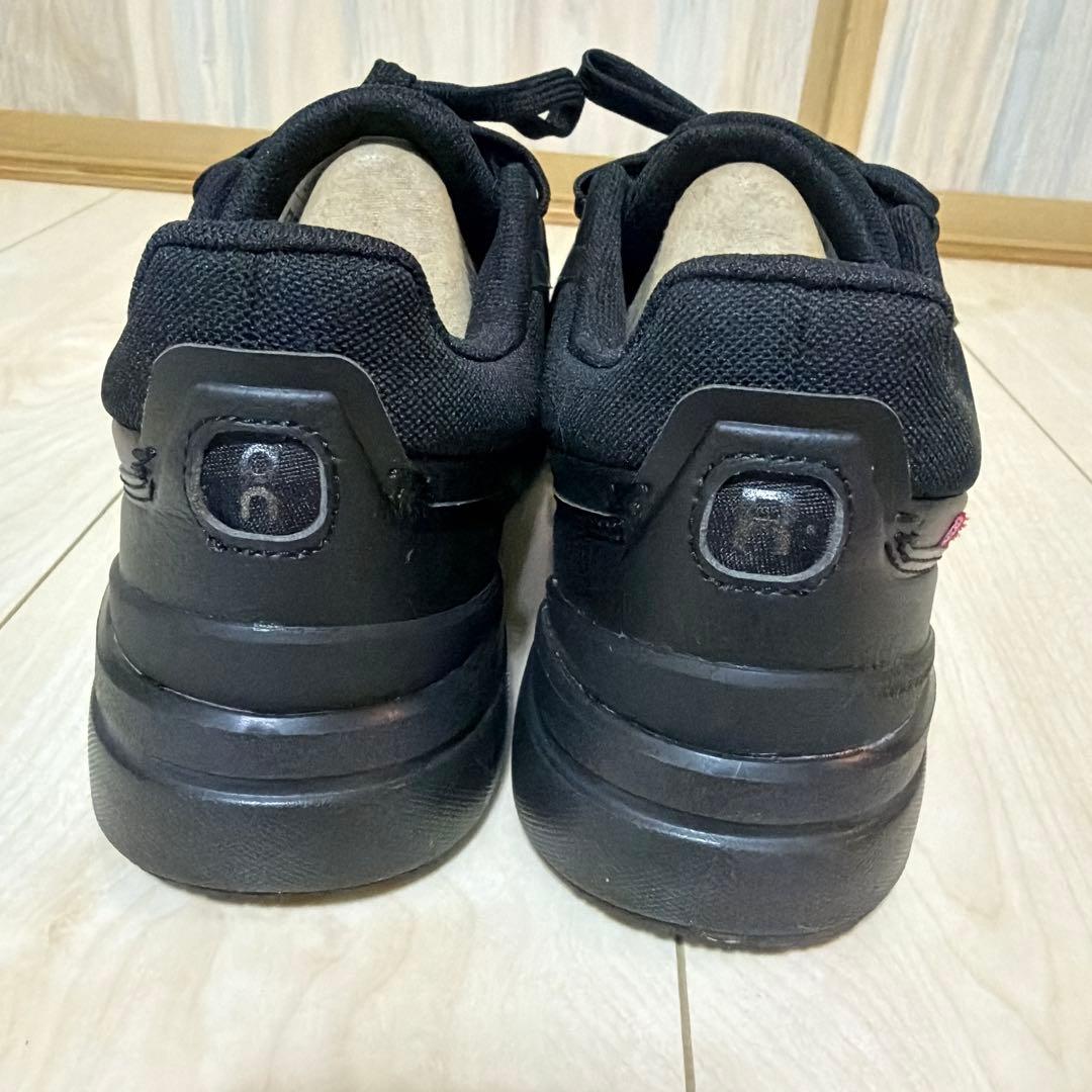on ブラック スニーカー25cm