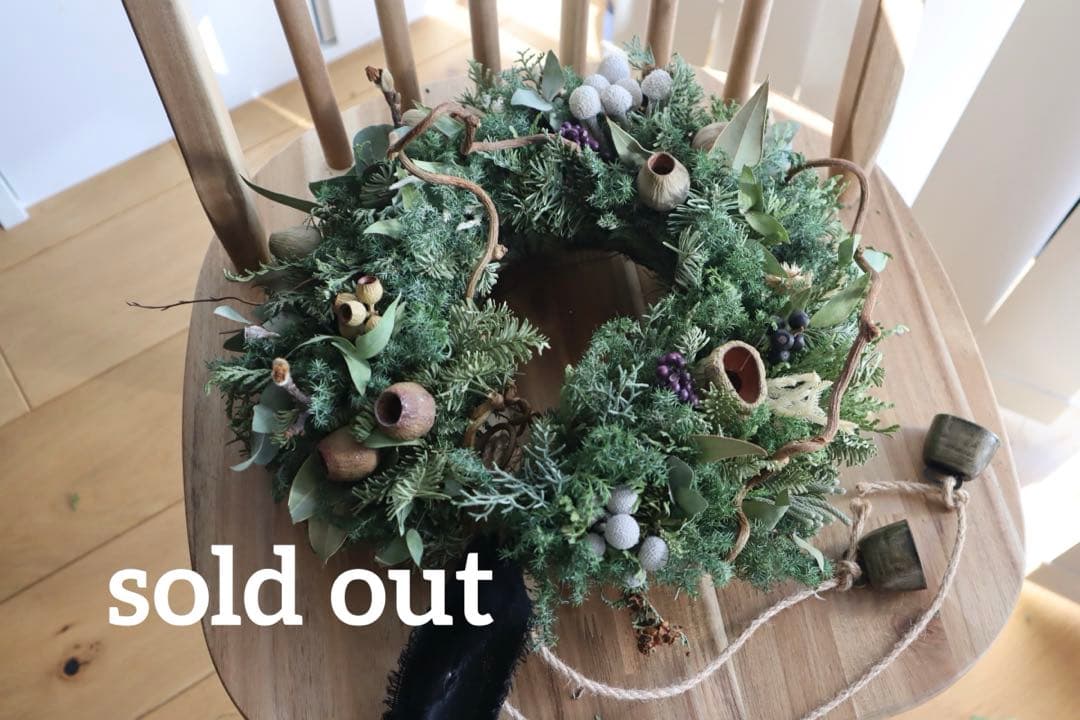 見本　木の実いっぱいクリスマスリース　45センチ