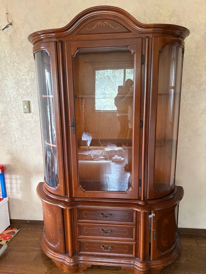 アンティーク　イタリア製　高級輸入家具　木製ガラス扉　食器棚　鍵つき