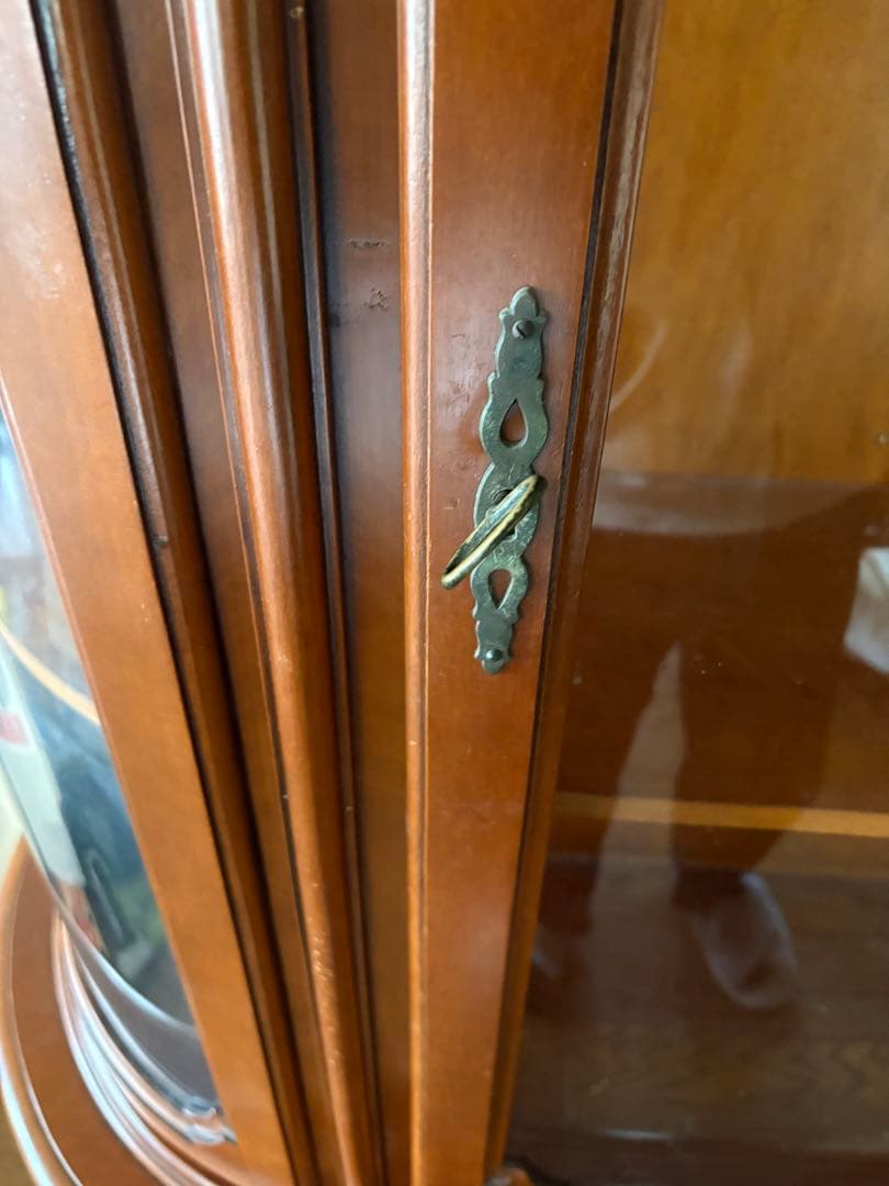 アンティーク　イタリア製　高級輸入家具　木製ガラス扉　食器棚　鍵つき