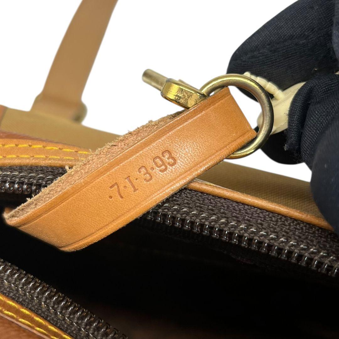 【 良品 】 ハンティングワールド　メッセンジャーバッグ　フラップベルト　レザー