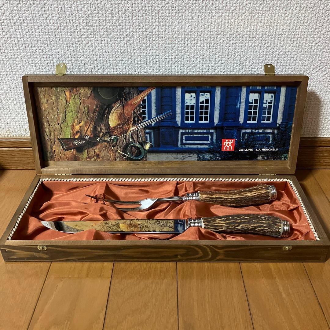 ゾーリンゲンの鹿柄カービングナイフ&フォークセット