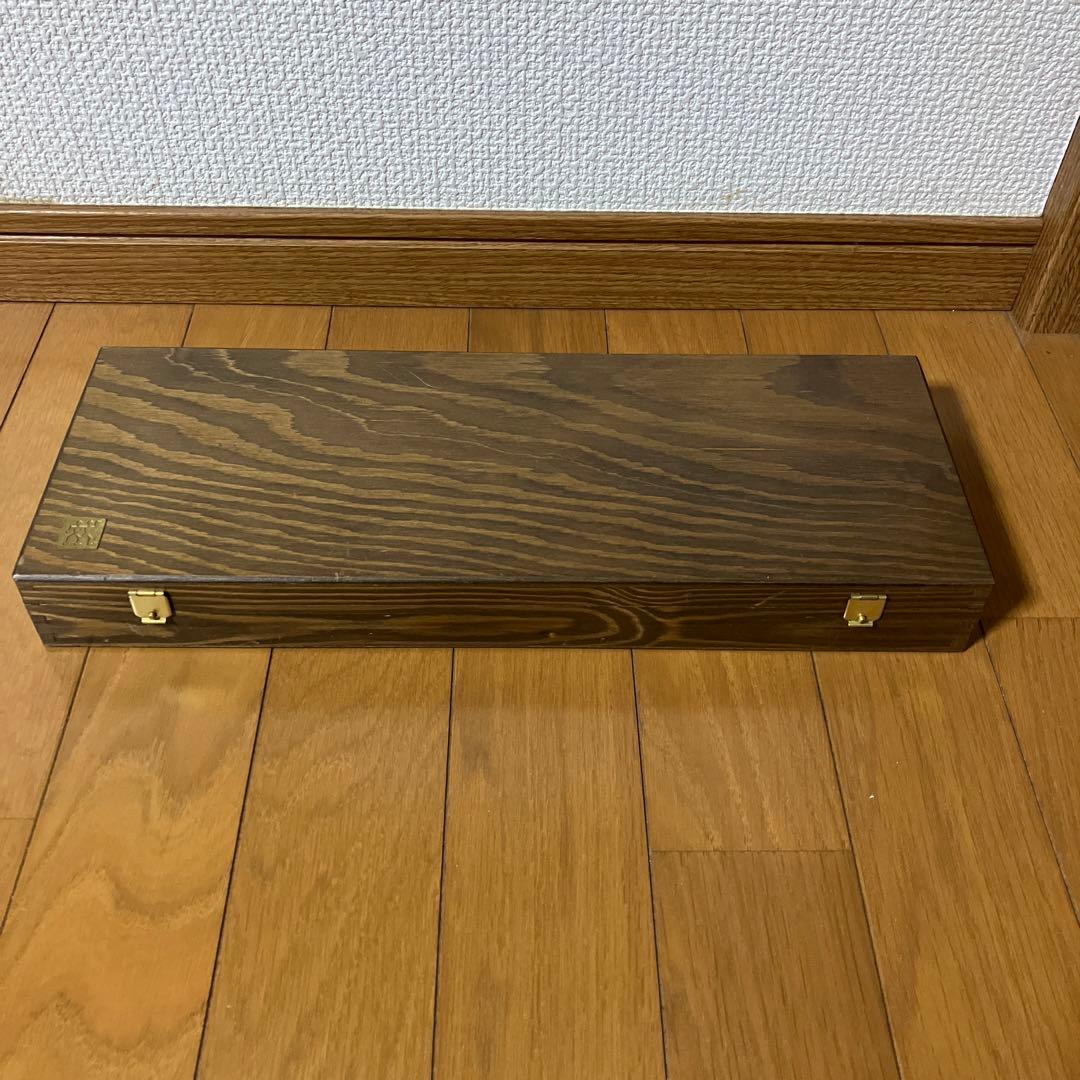 ゾーリンゲンの鹿柄カービングナイフ&フォークセット