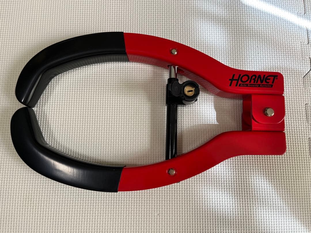 HORNET タイヤロック レッド/ブラック