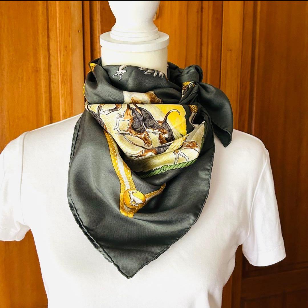 【HERMÈS カレ90 】エルメス スカーフ 犬 狩猟柄 グレー
