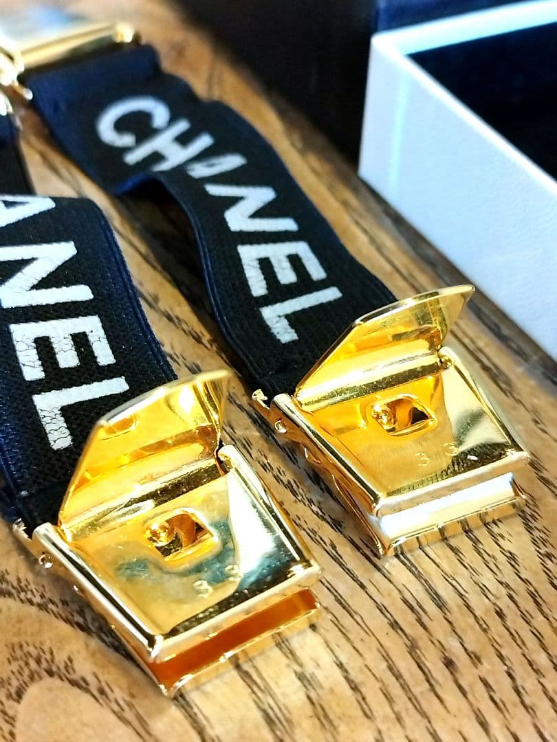 shio　　　　シャネル アームバンド ロゴデザイン 刻印 タグ/箱付き