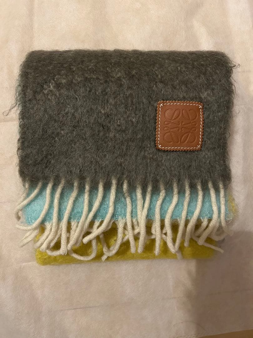 本日限定価格です‼️発送は1/4になります。LOEWE/ロエベマフラー