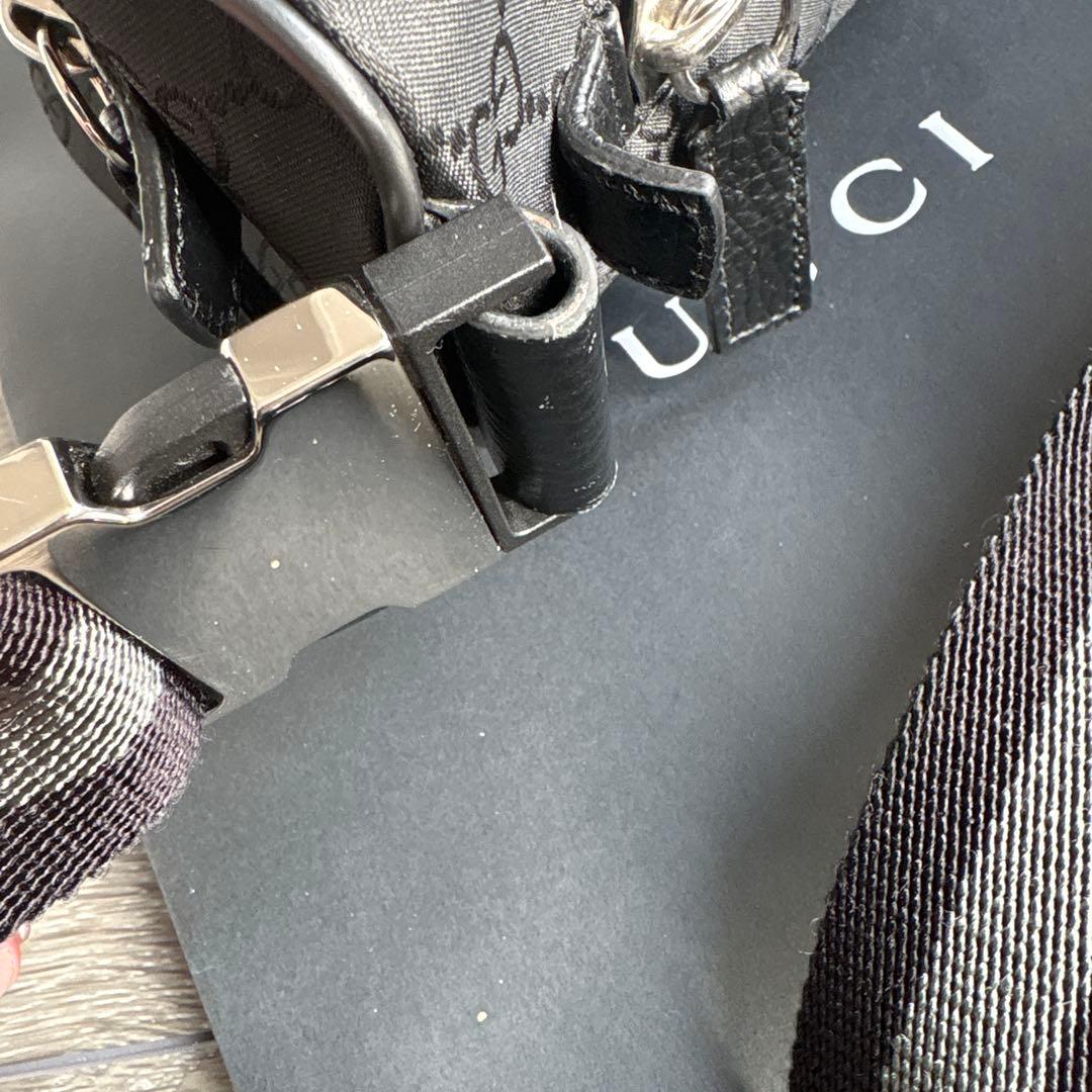 GUCCI ブラック GGパターン ボディバッグ