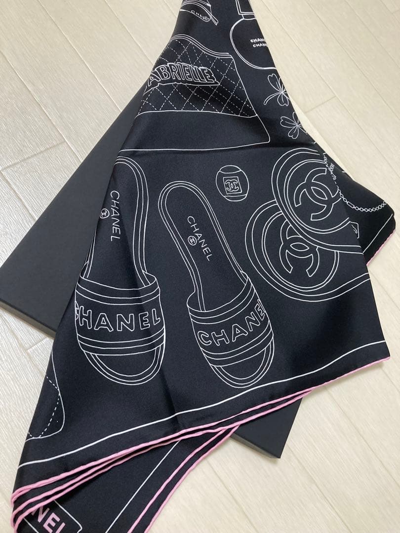 2日までの出品ですCHANEL シャネル　スカーフ