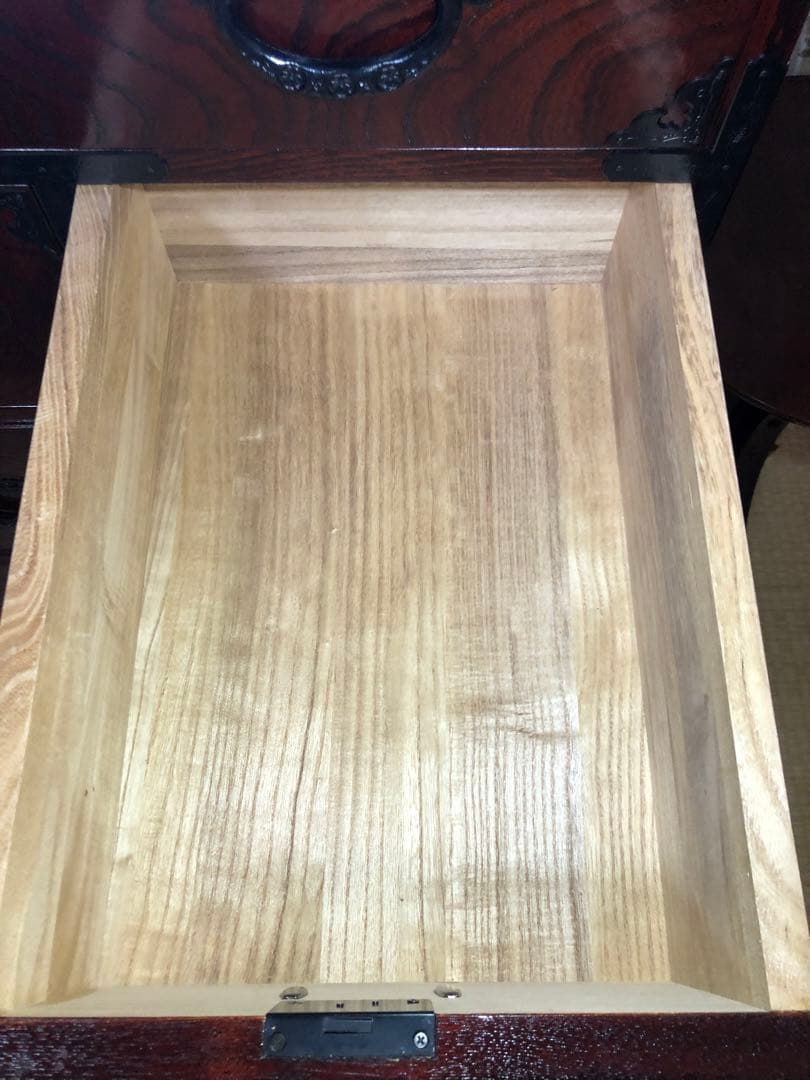 仙台箪笥 仙臺民藝 伊達箪笥 漆塗り 伝統的な彫刻付き木製箪笥