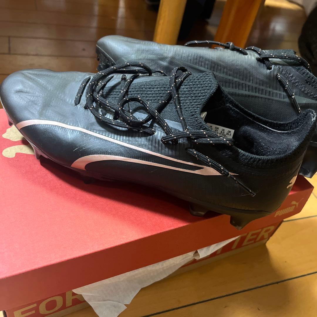 PUMA ブラック サッカーシューズ FG
