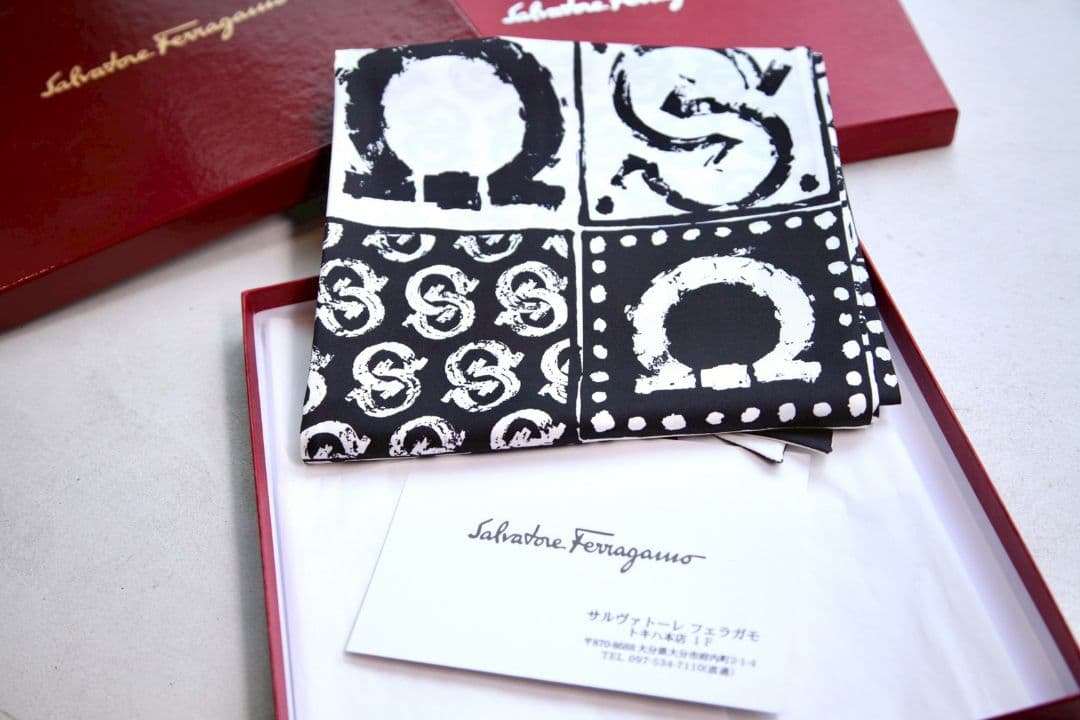 naonao 新品Salvatore Ferragamo シルクスカーフ