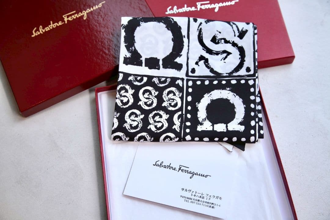 naonao 新品Salvatore Ferragamo シルクスカーフ