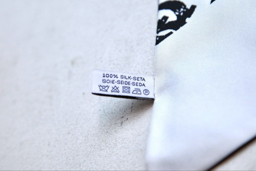 naonao 新品Salvatore Ferragamo シルクスカーフ