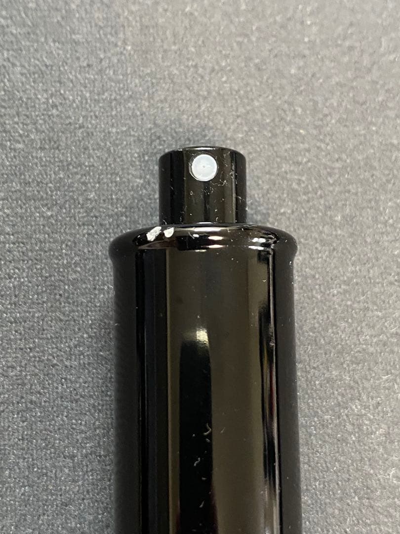ルイヴィトンのアトマイザー黒色 蓋無し