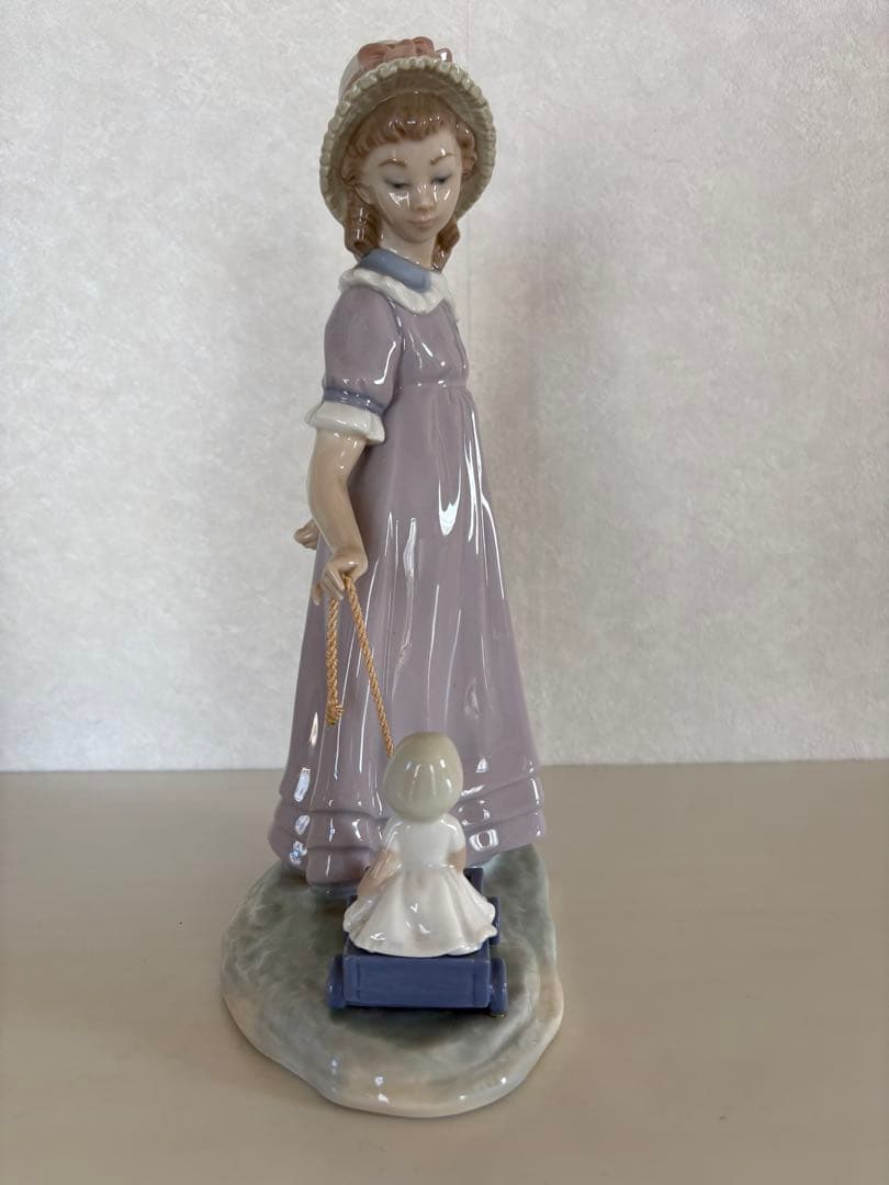 ワゴンを持つ少女　＃5044　★リヤドロ　スペイン　ポーセリン　光沢仕上げ　絶版