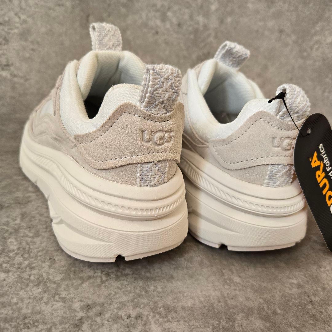 《新品》UGG CA1 ZIP ホワイト 24cm 厚底 軽量 ジップ 箱あり