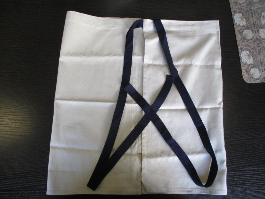 familiar イラスト付きエプロン ベージュ