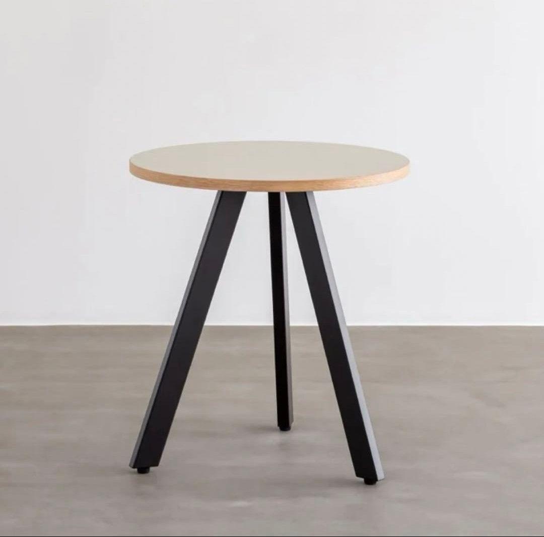 ラウンドテーブル　カナデモノ　カフェ　リノリウム