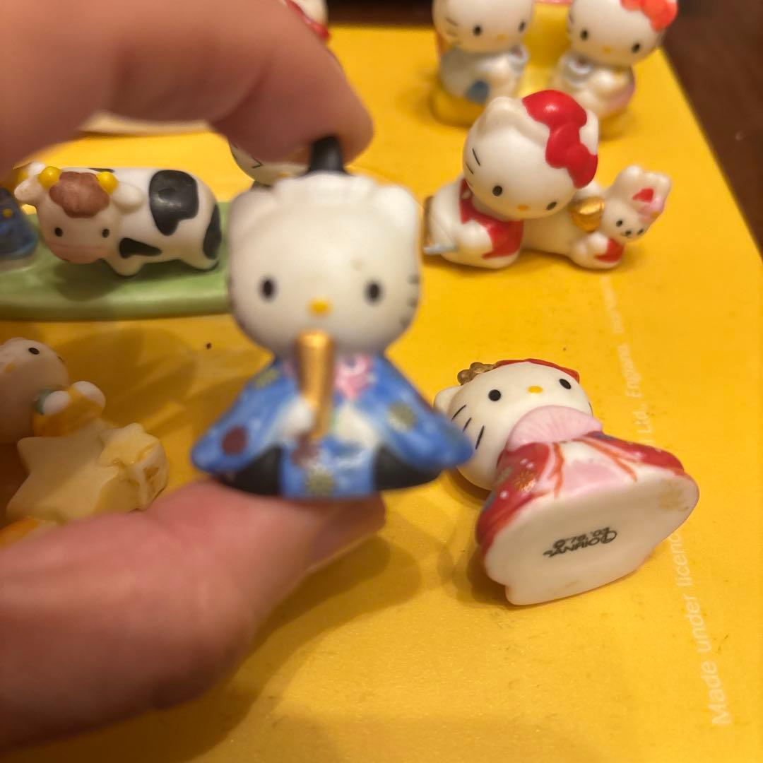 千趣会　ハローキティ 陶器製フィギュア　１３個