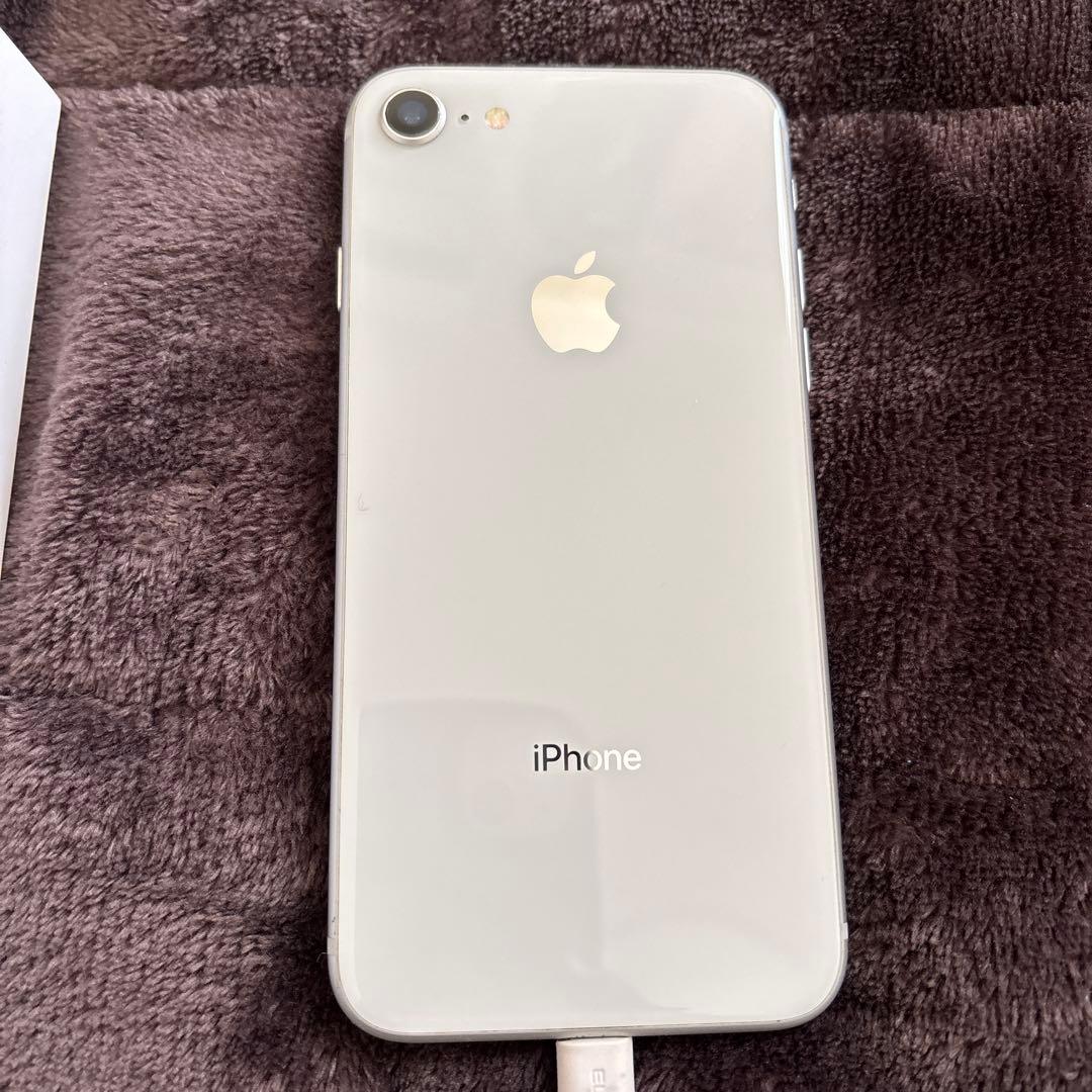 美品　Apple iPhone 8 ホワイト 本体