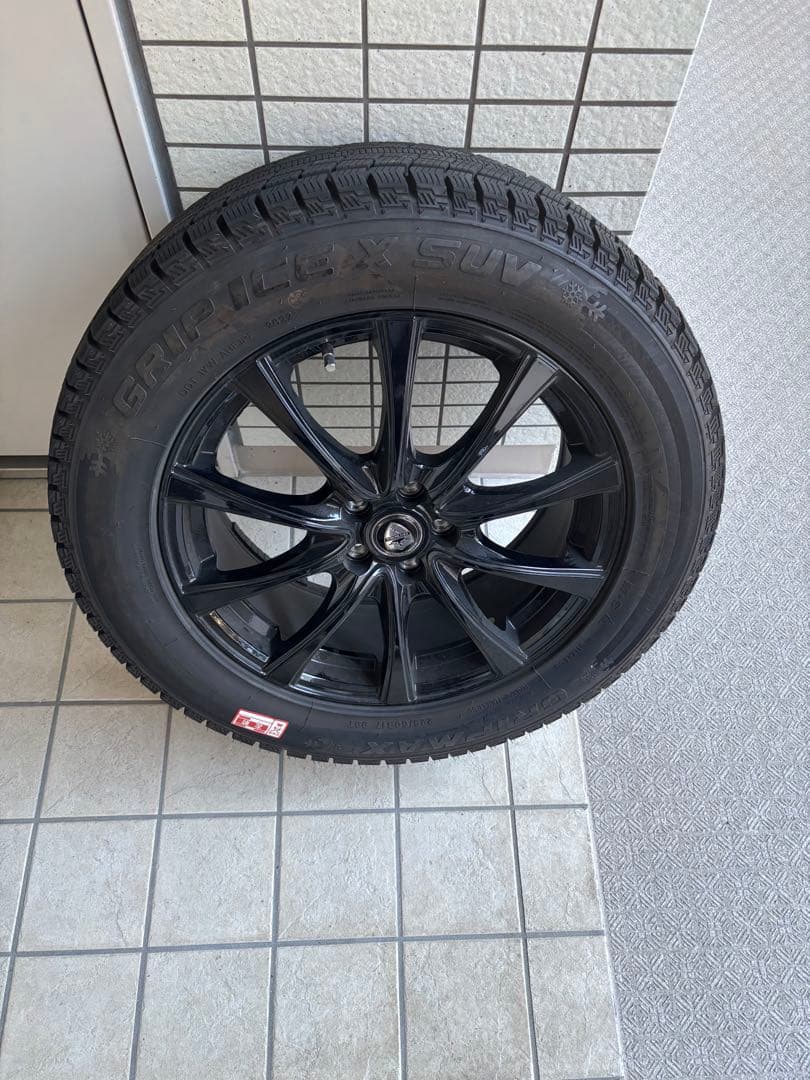 GRIPMAX 17インチスタッドレスタイヤ