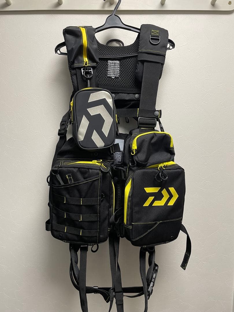 Daiwa フローティングジャケット 黒/黄色