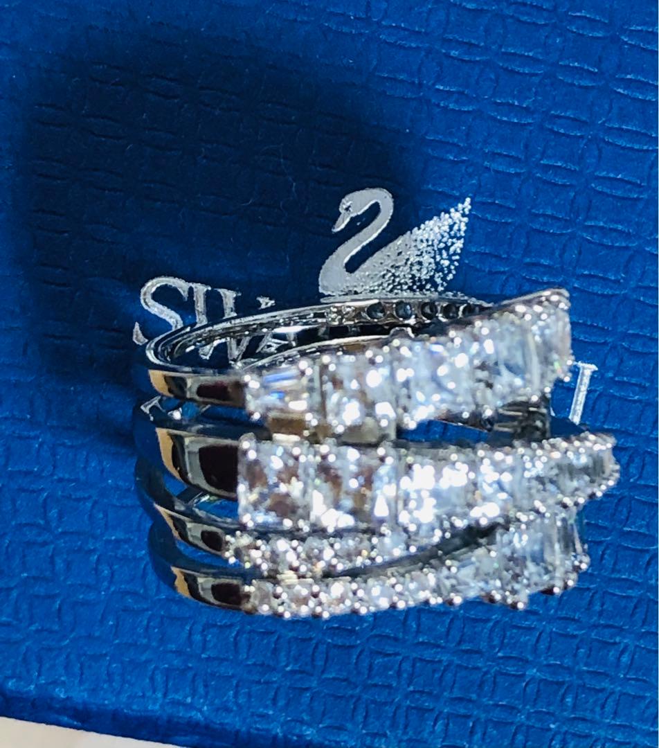 スワロフスキー Swarovski Hyperbola twist リング52号