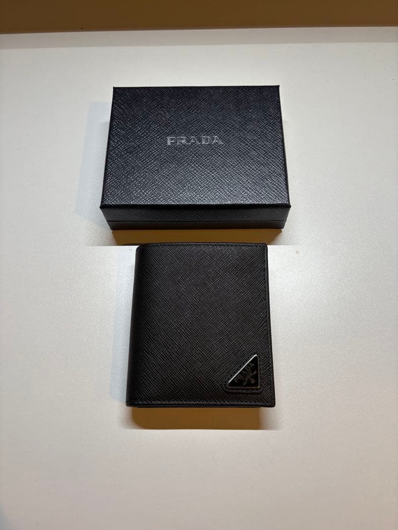 PRADA サフィアーノトライアングル 財布