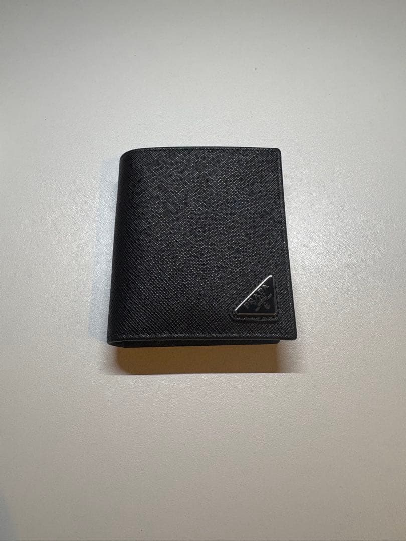 PRADA サフィアーノトライアングル 財布