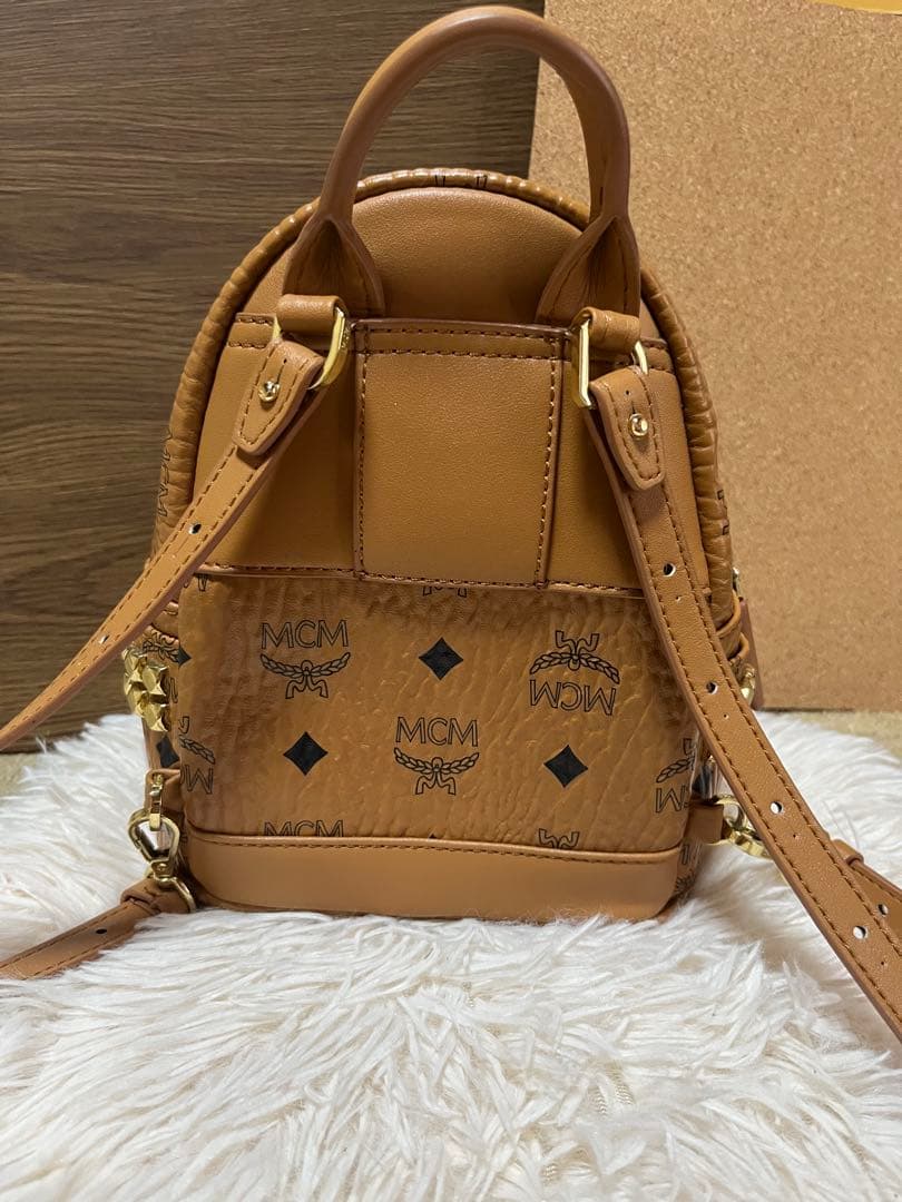 MCM エムシーエム ミニリュック ヴィセトス スタッズ キャメル