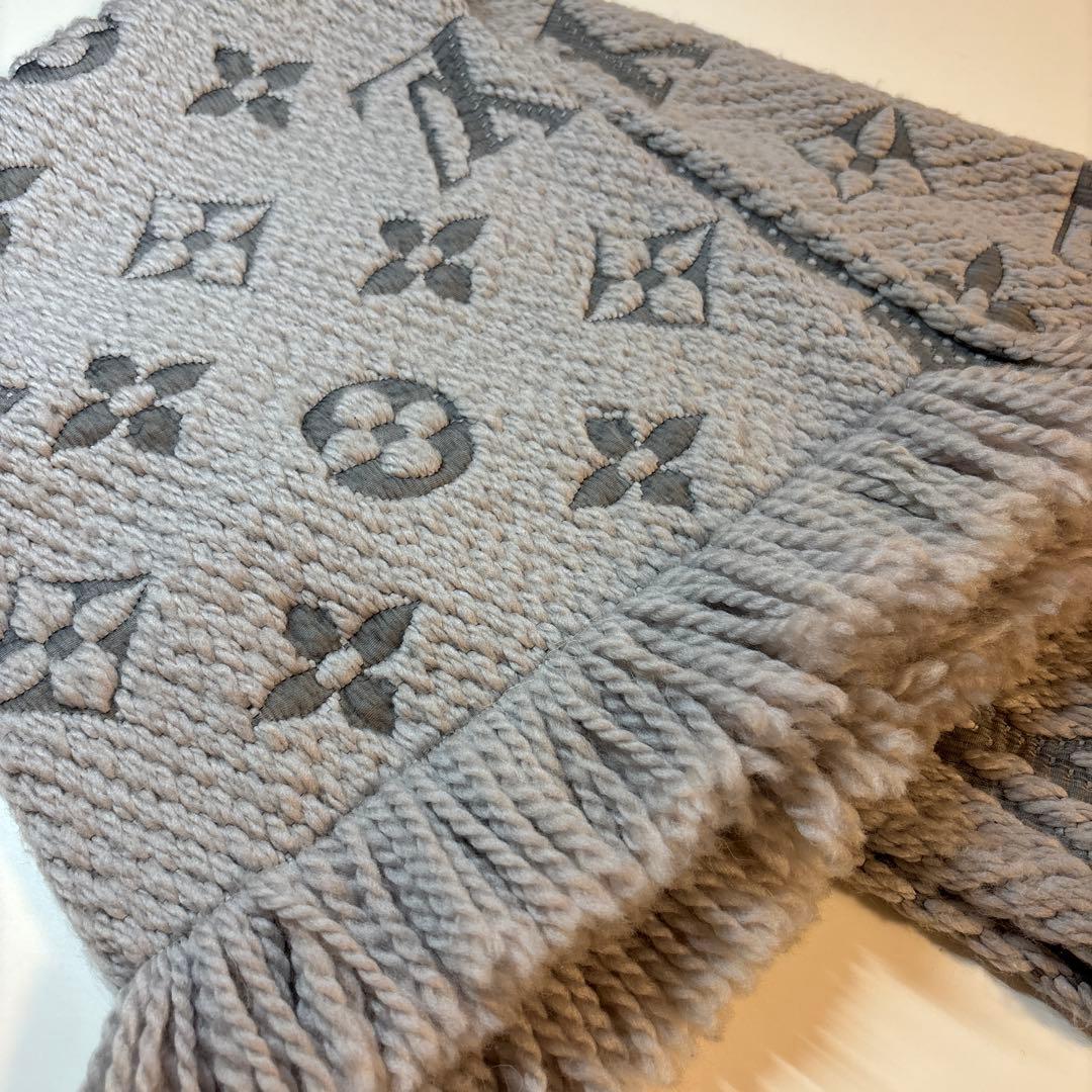 LOUIS VUITTON グレーマフラー　モノグラム
