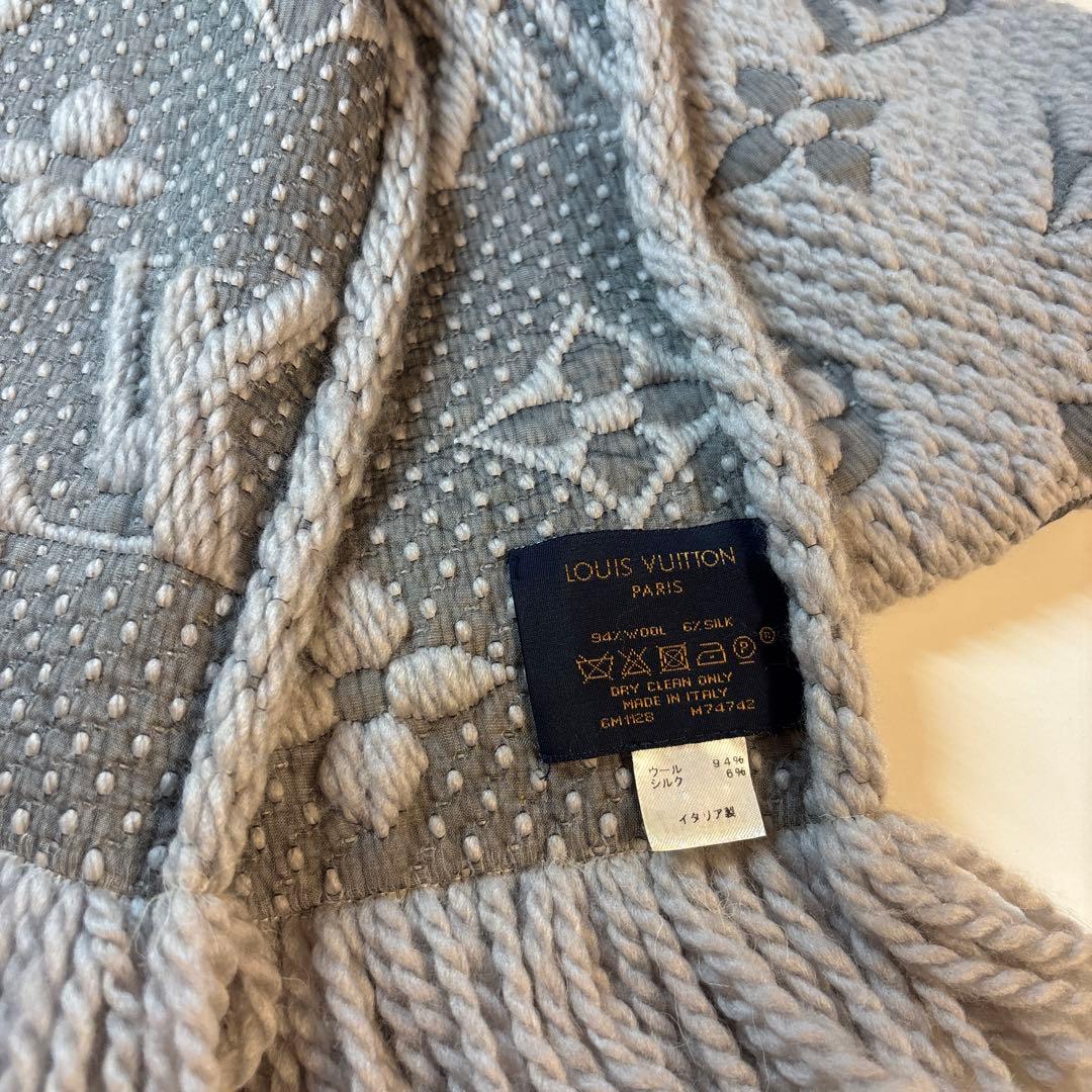 LOUIS VUITTON グレーマフラー　モノグラム