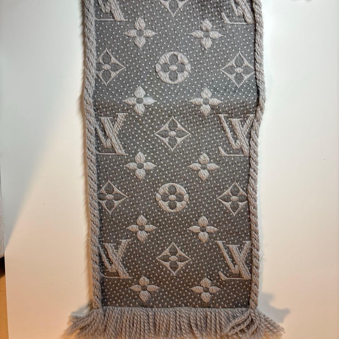LOUIS VUITTON グレーマフラー　モノグラム