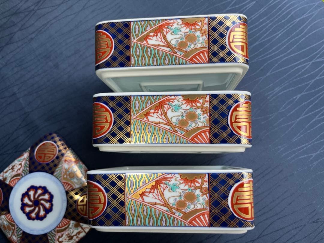 弥左エ門　弥左ヱ門　アリタポーセリンラボ　染錦丸紋寿　三段重　陶箱　吉祥文様
