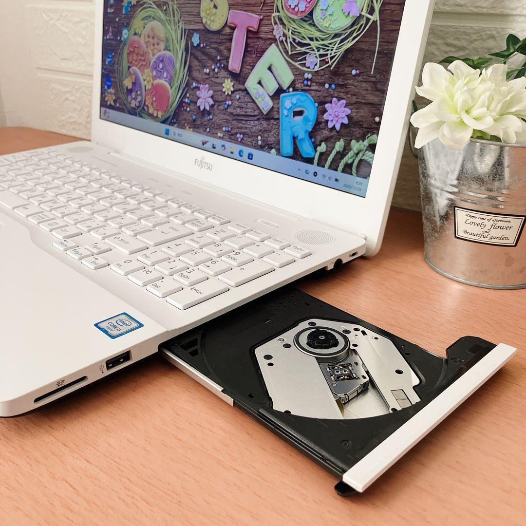 Windows11✨SSDで快適☘️カメラ付すぐ使える白ノートパソコン