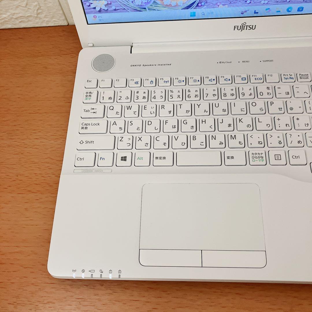 Windows11✨SSDで快適☘️カメラ付すぐ使える白ノートパソコン