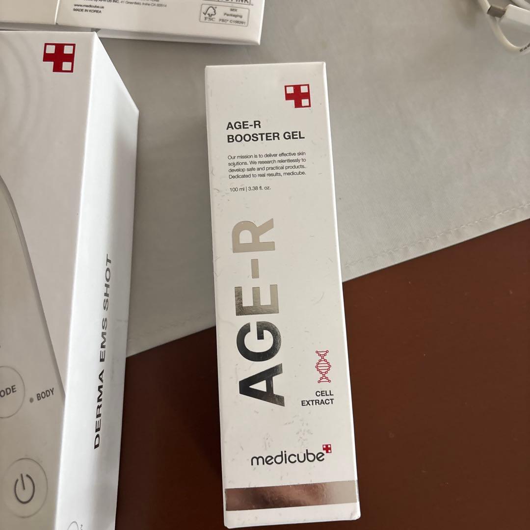 値下げしましたMedicube AGE-F 美顔器 ATSエアショットケーブル付